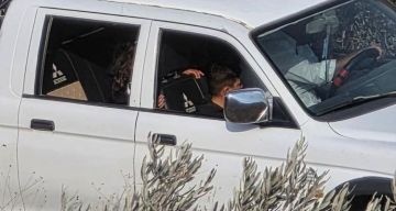 مستوطنون يعتدون على مزارع وأطفاله جنوب نابلس مستوطنون يعتدون على مزارع وأطفاله جنوب نابلس