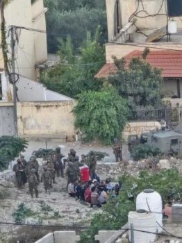الاحتلال يفتش منازل ويحتجز عشرات المواطنين ويستجوبهم في برقة شمال غرب نابلس الاحتلال يفتش منازل ويحتجز عشرات المواطنين ويستجوبهم في برقة شمال غرب نابلس