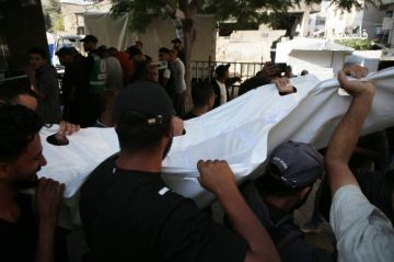 شهيدان أحدهما طفلة متأثرين بجراحهما بنيران الاحتلال