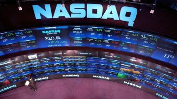 انخفاض مؤشر نازداك الأميركي 500 نقطة انخفاض مؤشر نازداك الأميركي 500 نقطة