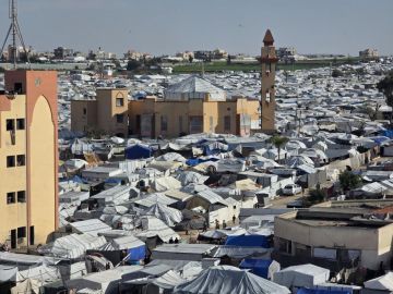 عام على اتفاق وقف النار.. نازحو غزة يترقبون الشتاء بخيام مهترئة عام على اتفاق وقف النار.. نازحو غزة يترقبون الشتاء بخيام مهترئة