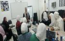 مركز شابات المزار الجنوبي يعرف طالبات مدرسة الجعفرية بجائزة الحسين للعمل التطوعي