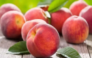 الخوخ وسكر الدم .. خطر خفي أم خيار صحي؟