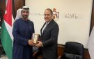 أبو غزالة يبحث مع السفير الإماراتي توسيع التعاون الاستثماري