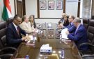 وزيرة التخطيط تلتقي وفدا من أعضاء البرلمان البريطاني