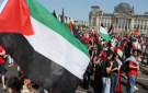  الغارديان : غزة تفضح ازدواجية المعايير وتكشف زيف الديمقراطية الأوروبية
