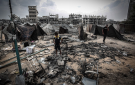 بالصور الاحتلال يحرق مخيما للنازحين شرق غزة ويشرد أكثر من 800 فلسطيني