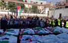 بالصور بعد 3 سنوات .. عائلات فلسطينية تشيع جثامين 75 شهيدا بغزة