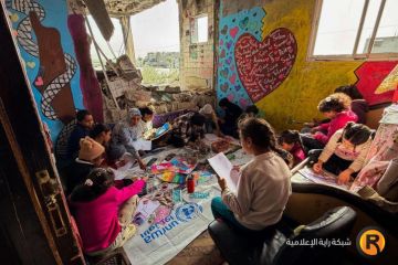 خاص بالألوان يداوون الحرب: فنانة تحول الرسم إلى علاج نفسي لأطفال غزة