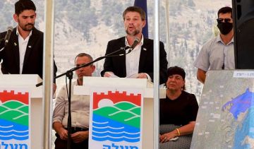 سموتريتش يطالب بتهجير الفلسطينيين من الضفة وغزة والقضاء على الدولة الفلسطينية سموتريتش يطالب بتهجير الفلسطينيين من الضفة وغزة والقضاء على الدولة الفلسطينية