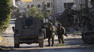 تقرير: الجيش الإسرائيلي يمنع الفلسطينيين من حرث أراضيهم بتعليمات من المستوطنين تقرير: الجيش الإسرائيلي يمنع الفلسطينيين من حرث أراضيهم بتعليمات من المستوطنين