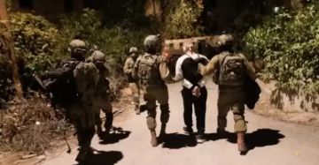 الاحتلال يعتقل طفلا شمال الخليل