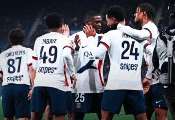 باريس سان جرمان ينتزع صدارة الدوري الفرنسي من لنس بفوز شاق