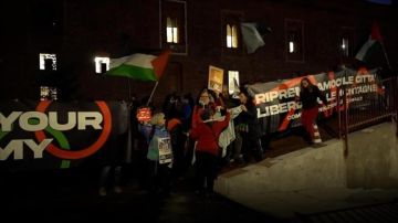 بالفيديو احتجاجات ضد مشاركة الاحتلال بالألعاب الشتوية في ميلانو بالفيديو احتجاجات ضد مشاركة الاحتلال بالألعاب الشتوية في ميلانو