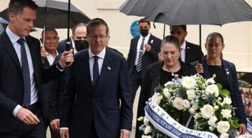 بالصور هرتسوغ يزور أستراليا ومطالبات واسعة باعتقاله