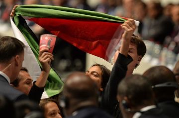 مخرج فلسطيني سوري يتهم حكومة ألمانيا خلال مهرجان برلين بالتواطؤ بالإبادة الجماعية في غزة