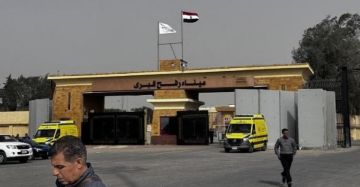 وصول حافلة تقل 12 مسافرا من العائدين الى غزة من خلال معبر رفح