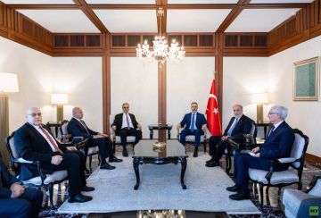 وزير الخارجية التركي يستقبل وفد لجنة إدارة غزة وشعث يؤكد الجهوزية لتولي المرحلة الانتقالية