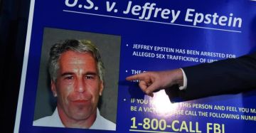 وثائق جديدة: إبستين تبرع لجيش الاحتلال والمستوطنين وأنكر وجود فلسطين وثائق جديدة: إبستين تبرع لجيش الاحتلال والمستوطنين وأنكر وجود فلسطين