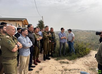 سموتريتش في نعلين: قرارات لتعزيز الاستيطان وإلغاء الحواجز في الضفة الغربية