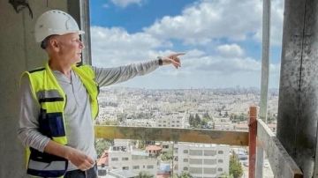 قناة اسرائيلية: بعد اعتراضات قدمتها عائلات قتلى اسرائيليين بالسابع من أكتوبر ضد بشار المصري.. تجميد مشروع فندق للمصري في القدس المحتلة قناة اسرائيلية: بعد اعتراضات قدمتها عائلات قتلى اسرائيليين بالسابع من أكتوبر ضد بشار المصري.. تجميد مشروع فندق للمصري في القدس المحتلة