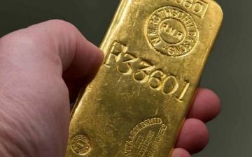 الذهب يواصل الارتفاع مدعوما بتراجع الدولار الأمريكي