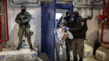 تصاعد القمع والتجويع في عوفر.. شهادات توثق الإبادة داخل السجون