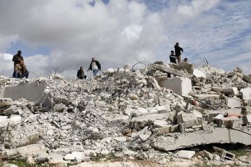 مستوطنون مسلحون يهاجمون قرية في الضفة الغربية ويطردون أهلها