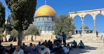 الاحتلال يغلق المسجد الأقصى ويطرد المصلين