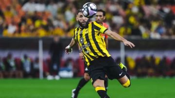 الهلال في مفاوضات لضم بنزيمة وسط خلافه مع الاتحاد