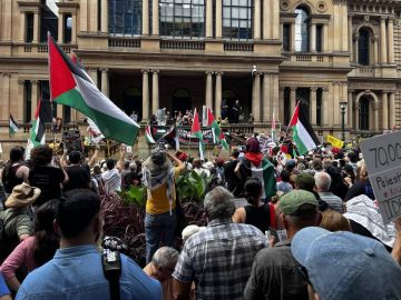 خرجوا رفضا لزيارة الرئيس الإسرائيلي.. هجوم وحشي على المتظاهرين المؤيدين لفلسطين في سيدني