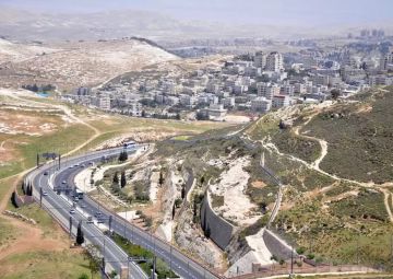 الاحتلال يشق طريقا استيطانيا بطول 6 كيلومترات شمال القدس المحتلة