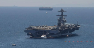 الأكبر في العالم.. حاملة الطائرات يو إس إس آر فورد إلى الشرق الأوسط