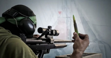 ضابط إسرائيلي : حماس تحافظ على جاهزية قتال عالية وتتحدى وجودنا بالخط الأصفر