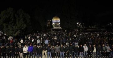 40 ألف مصل يؤدون صلاة العشاء والتراويح في الأقصى وباحاته 40 ألف مصل يؤدون صلاة العشاء والتراويح في الأقصى وباحاته