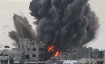 بالفيديو: الجيش الإسرائيلي يقصف مبنى بعد إنذار بإخلائه في حي الزيتون بغزة بالفيديو: الجيش الإسرائيلي يقصف مبنى بعد إنذار بإخلائه في حي الزيتون بغزة