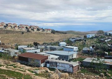 المستوطنون يهجرون جميع عائلات تجمع البرج البدوي بالأغوار