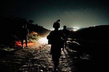 بموافقة إسرائيلية.. عناصر من ميليشيا أبو شباب يشاركون في عمليات التفتيش بمعبر رفح (صورة)