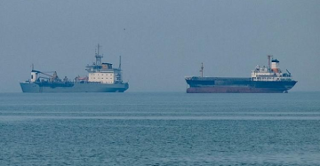 الحرس الثوري الإيراني يحتجز ناقلتي نفط في مياه الخليج الحرس الثوري الإيراني يحتجز ناقلتي نفط في مياه الخليج