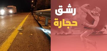 إصابة مستوطنين وتضرر مركبات رشقا بالحجارة قرب رام الله