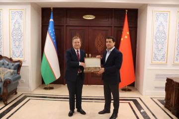 السفير عواد يلتقي سفير أوزبكستان لدى الصين ويبحثان سبل تعزيز العلاقات الثنائية