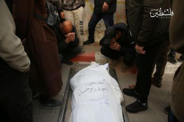 محدث 12 شهيدا في سلسلة غارات استهدفت خياما تؤوي نازحين شمال وجنوب القطاع