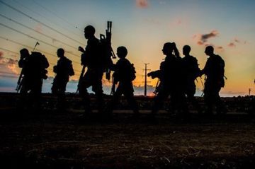 خرق أمني خطير في عمق إسرائيل واعتقال غزاوي بالقرب من قاعدة تل نوف الجوية الاستراتيجية (فيديو)