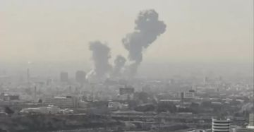 بالفيديو لحظة اشتعال النار بفندق في دبي جراء الصواريخ الإيرانية بالفيديو لحظة اشتعال النار بفندق في دبي جراء الصواريخ الإيرانية