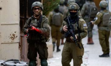 جيش الاحتلال يطلق النار على فلسطيني محتجز بقاعدة عسكرية في الضفة