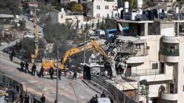 الاحتلال يجبر مقدسيا على هدم منزله في جبل المكبر