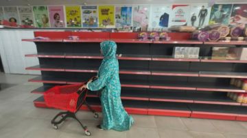 مباحث التموين بغزة توقف 29 تجارا مخالفا وتغلق 11 محلا مباحث التموين بغزة توقف 29 تجارا مخالفا وتغلق 11 محلا