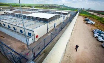 نتنياهو يصادق على سحب إقامة وإبعاد أسيرين مقدسيين إلى غزة