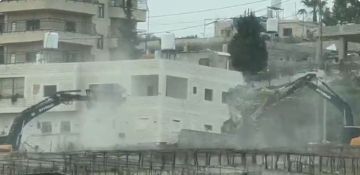 القوات الإسرائيلية تهدم مبنى سكنيا جنوب بيت لحم (فيديو)