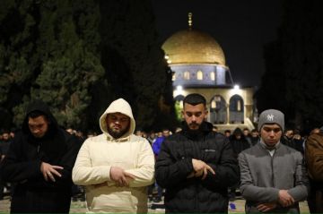 بالصور 40 ألف مصل يؤدون صلاتي العشاء والتراويح في المسجد الأقصى